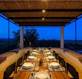 4 bedroom villa with pool near Noto, sleeps 8
